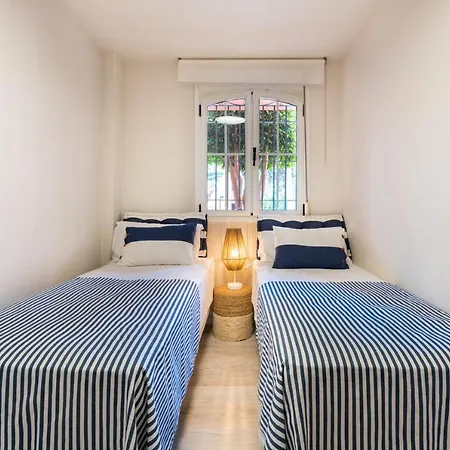 Alvarito Playa Апартаменти *